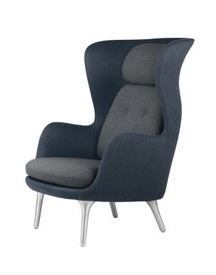 Blauer Ro Sessel von Fritz Hansen mit Aluminiumbeinen und grauen Polstern. Design Sessel.